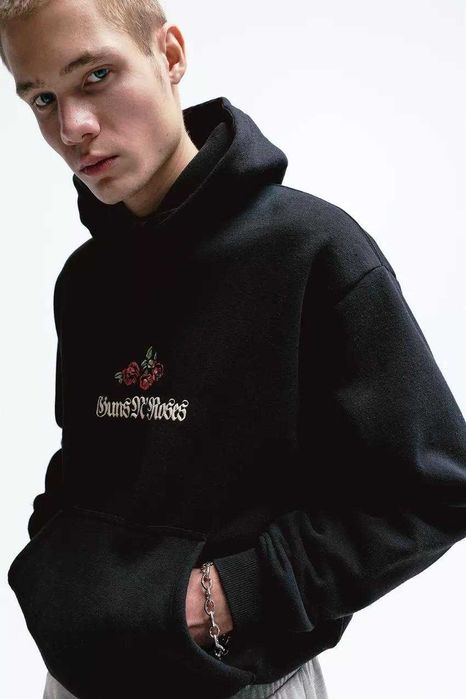 Чоловіче чорне худі Pull&Bear Guns N' Roses — Офіційна ліцензійна колекція — Rock Merch череп роза