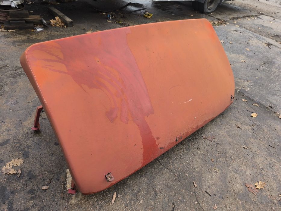 Спойлер грузовика п'яти тонника, стоял на мерседесе