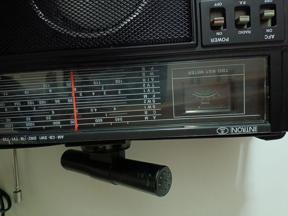 Rádio multibanda INTRON 2959-2 – vintage, a funcionar
