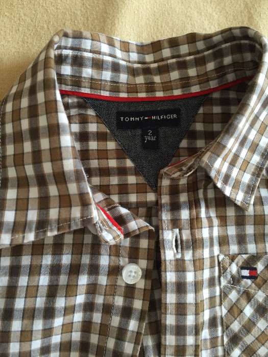 Camisa Tommy Hilfiger 2 anos e sapato 21 menino