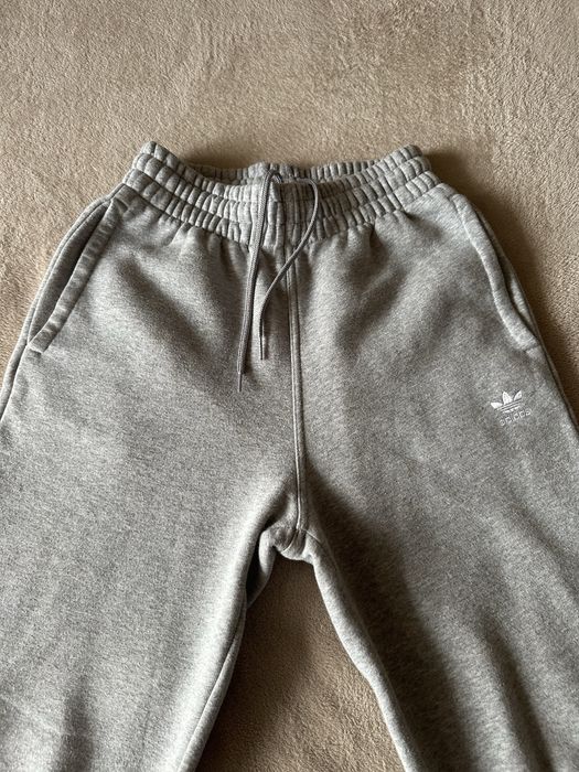 Оригінальний спортивний костюм від бренду Adidas б/у, але стан норм.