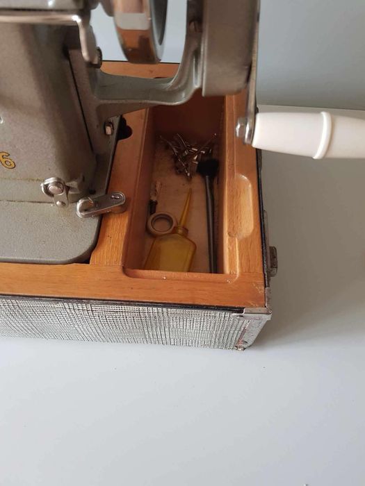 Bardzo mocna maszyna do szycia pfaff 16 do grubych materiałów skóra