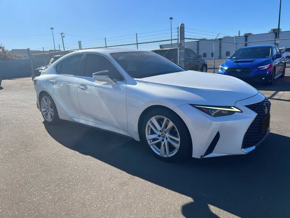 Lexus IS 300      2021