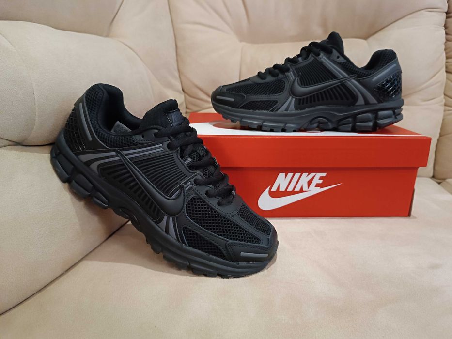 Чоловічі кросівки Nike Zoom Vomero 5