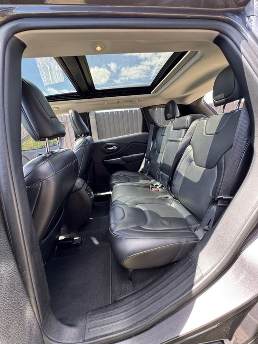 Продам Jeep Cherokee 3.2 бензин 2018р.