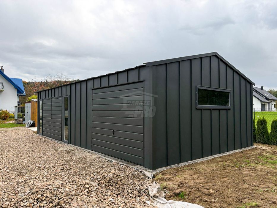 Garaż blaszany 9x6m  brama uchylna 3 x okno - blacha "na rąbek"  GP687