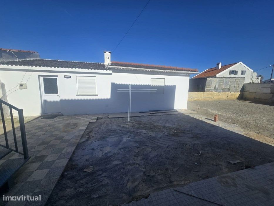 Moradia isolada T4 de arquitetura tradicional - Aroeira