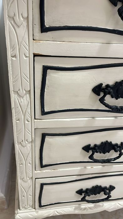 Cómoda com tampo de vidro