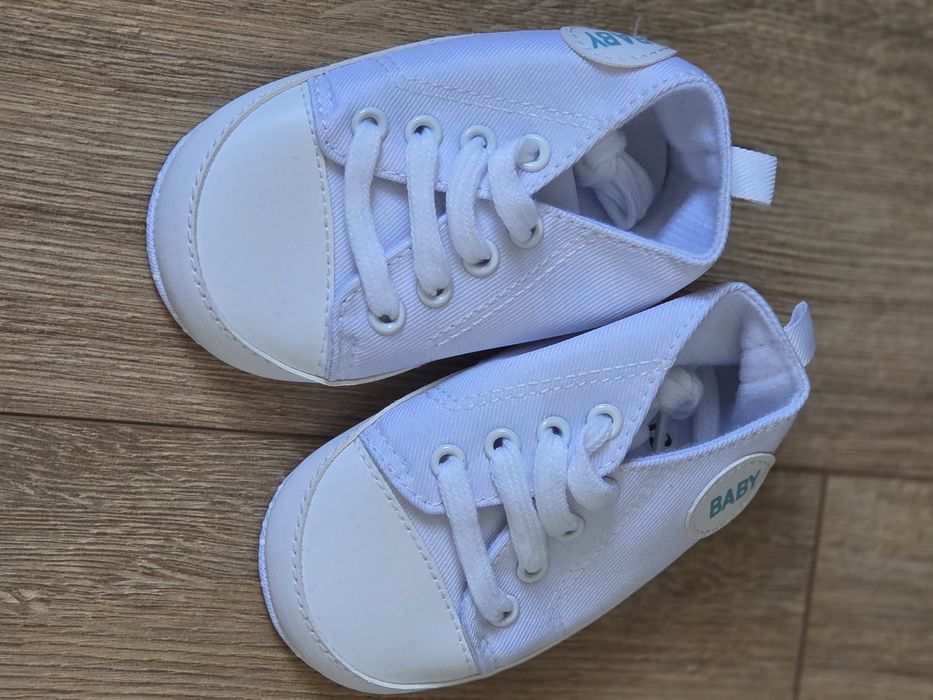 Buciki niechodki rozmiar 11cm lub 13cm