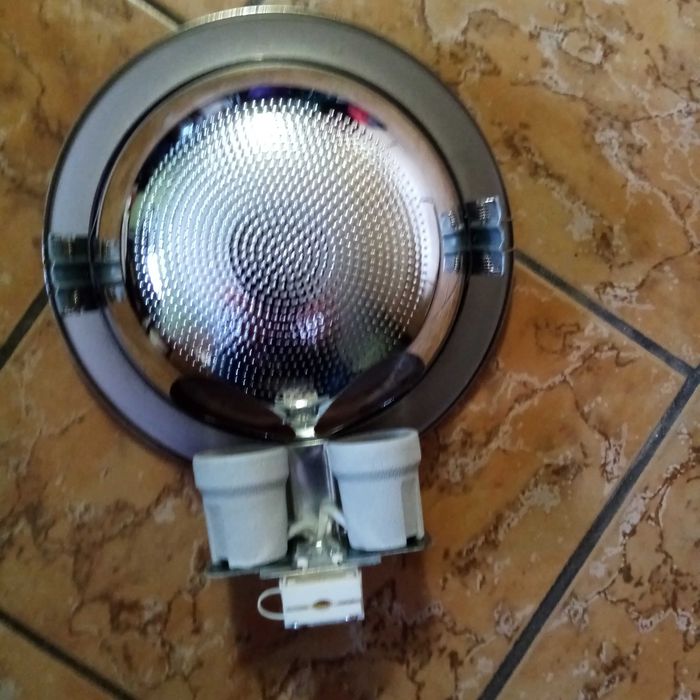 Plafon z podwójnym pkt. oświetlenia