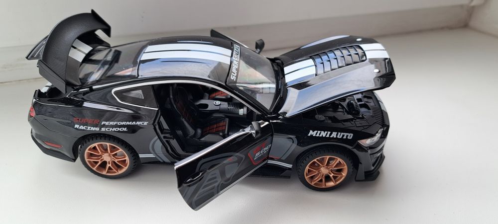 Машинка модель ford mustang shelby gt500