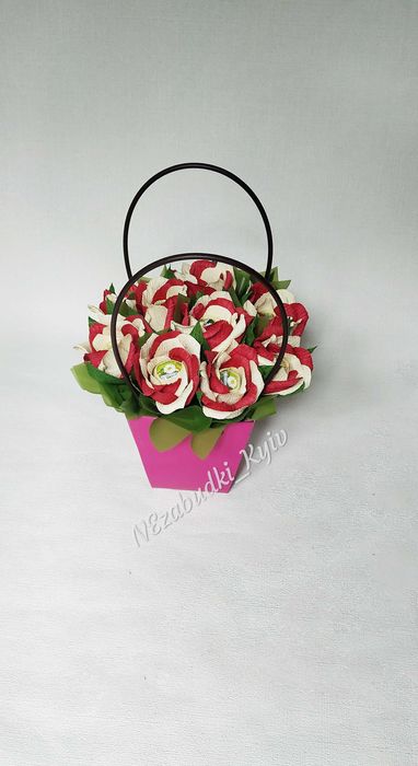 Букет з цукерками в корзинці* букет из конфет