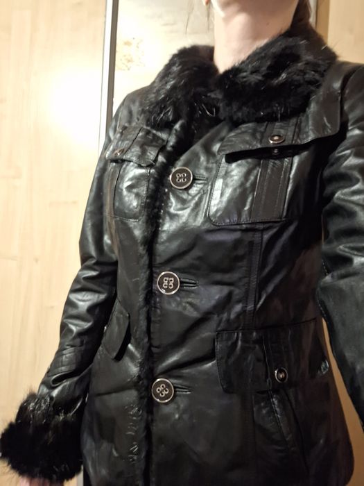 Шкіряна жіноча куртка
