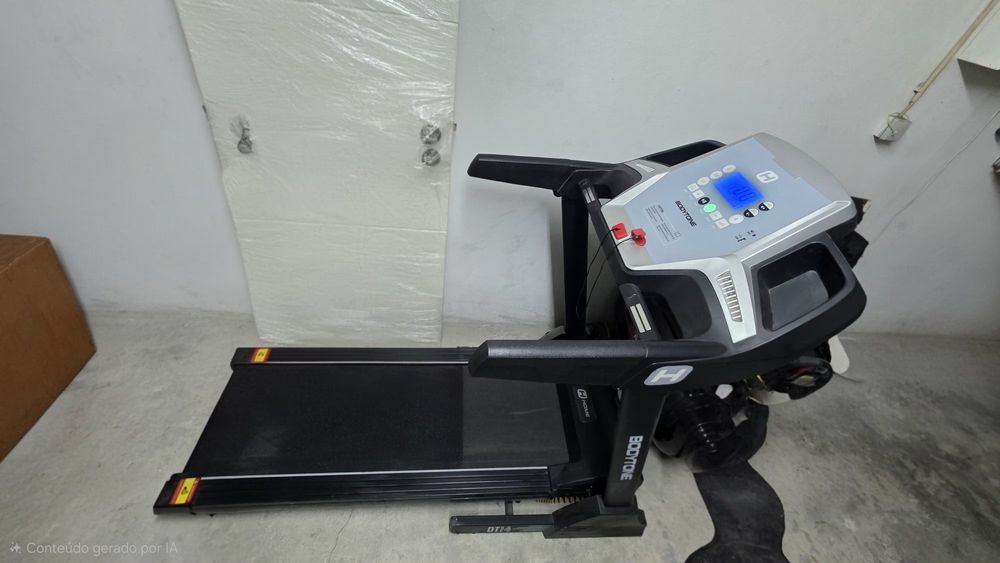 Treadmill with some usage but functioning well437072214853560320