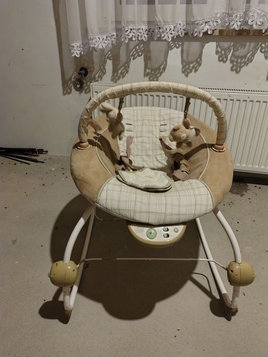 Leżaczek Bujaczek firmy bright starte