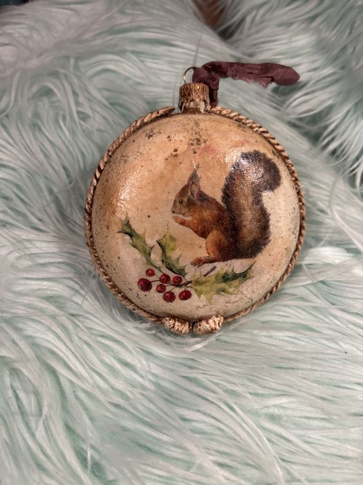 Bombka świąteczna. Wiewiórka.