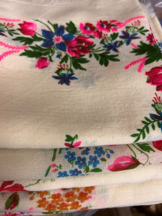 Продам нові хустини