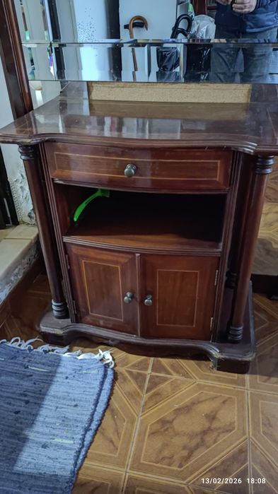 Dou dois móveis bem conservado