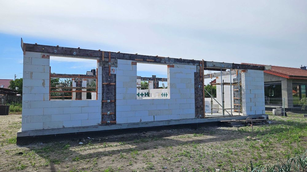 Działka budowlana z rozpoczętą budową