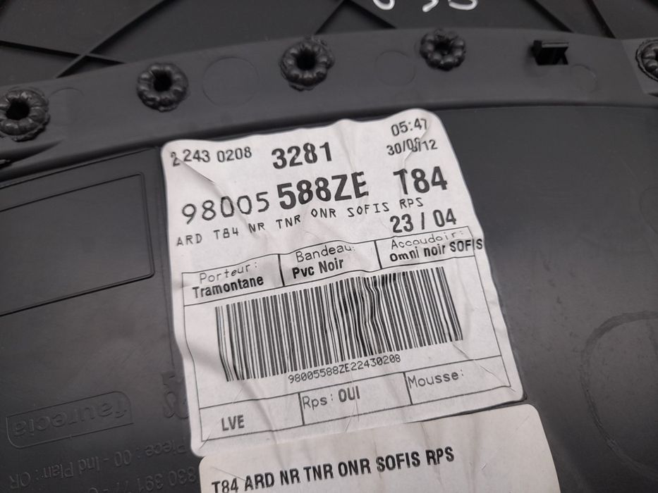 Forra porta / quartela trás direita PEUGEOT 3008 I (0U_)