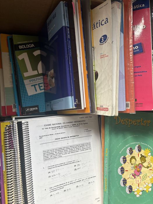 Vendo livros escolares do 1.* ao 12.* ano