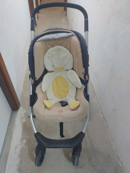Carrinho de bebé ( Stroller ) usado em bom estado e limpo