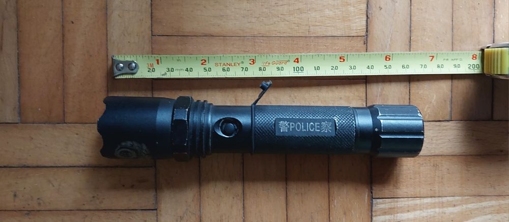 Laterka napis POLICE,  na 1 baterię , z kompasem