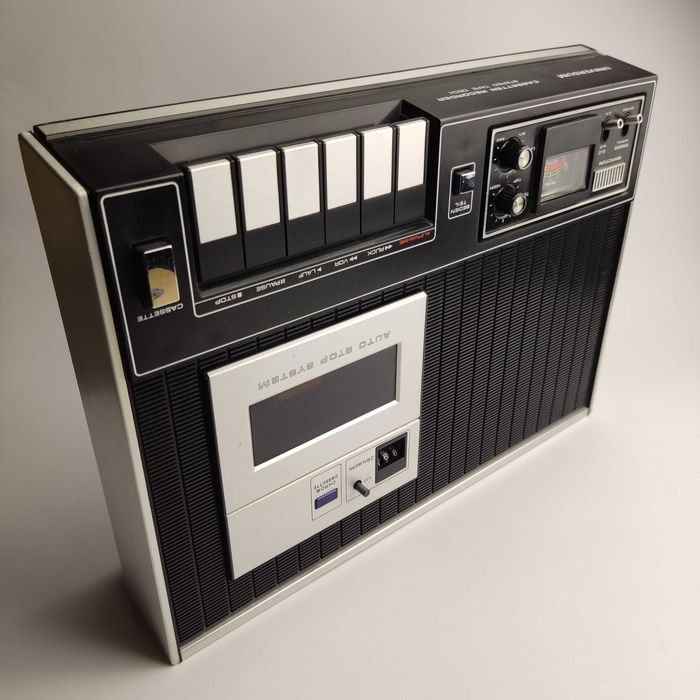 Magnetofon Universum CT 2746 - piękny stan wizualny - niesprawny