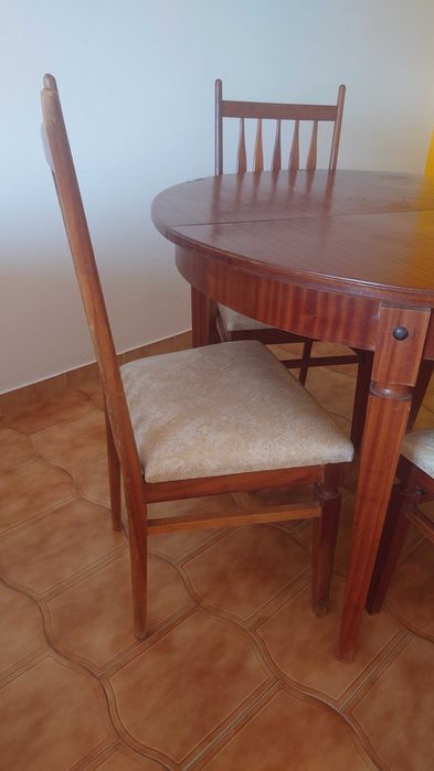 Mesa Extensível e 6 Cadeiras