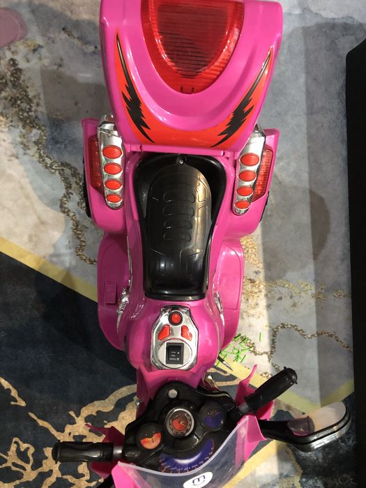 Skuterek elektryczny SZOMIK różowy