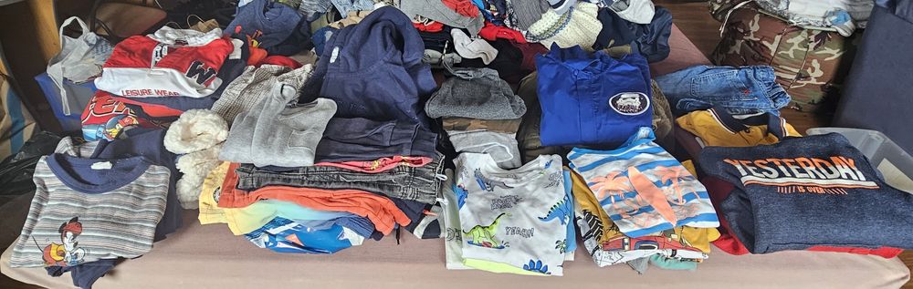 Roupa usada de menino