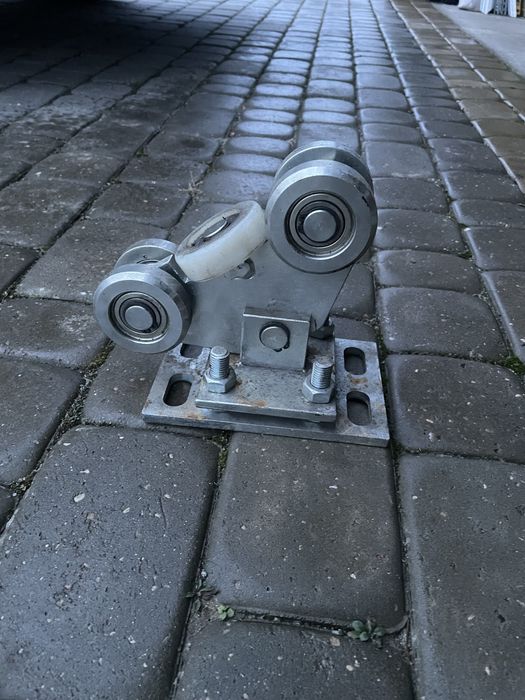 Wozek rolki bramy przesownej