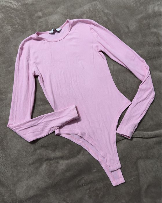 Боди с розрезом для пальца