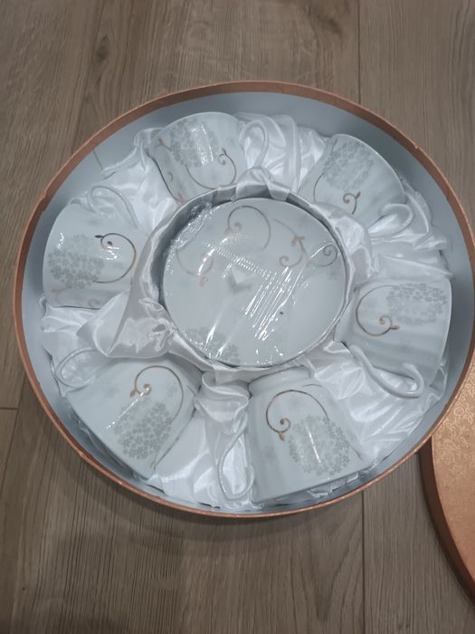 NOWY zestaw komplet filiżanek z miska na prezent z porcelany