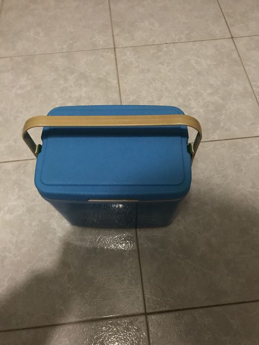 Arca para campismo pequena.