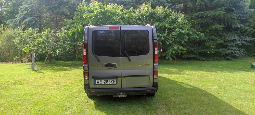 Renault Trafic 9 osobowy.