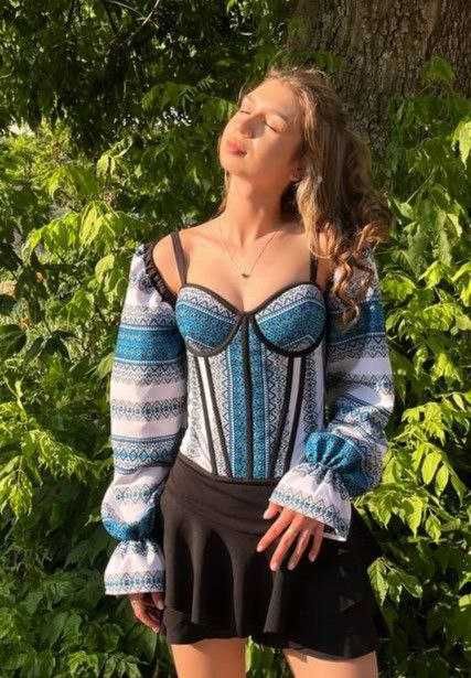 Корсет вишиванка, різні кольори. Рукава, дві пари бретель та чокер.