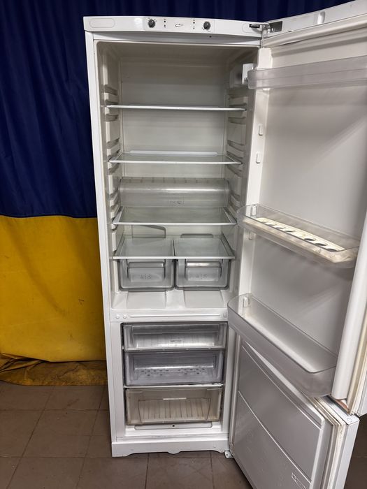 Холодильник Аристон 2-х компрессорный HBM2181,4