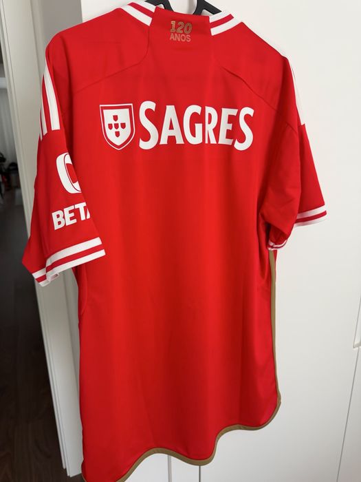 Camisola oficial do SL Benfica da época 23/24 autografada