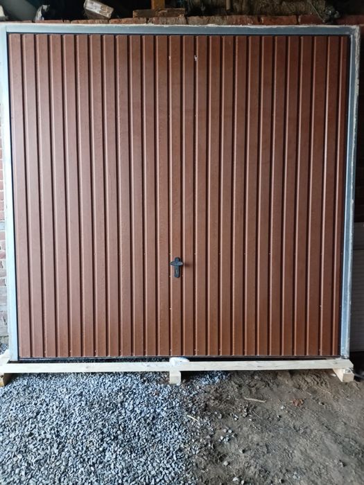 Brama garażowa uchylna ocieplana z napędem