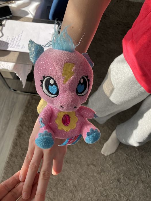 Smoczuś Moc kryształów maskotka na rękę