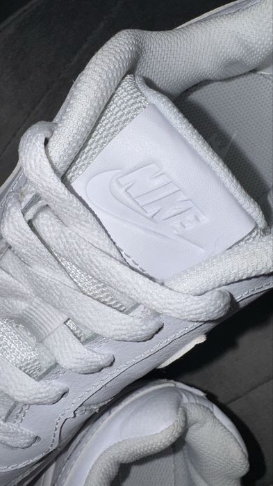 Nike кросівки. Оригінал! Нові. Натуральна шкіра. Розмір 40