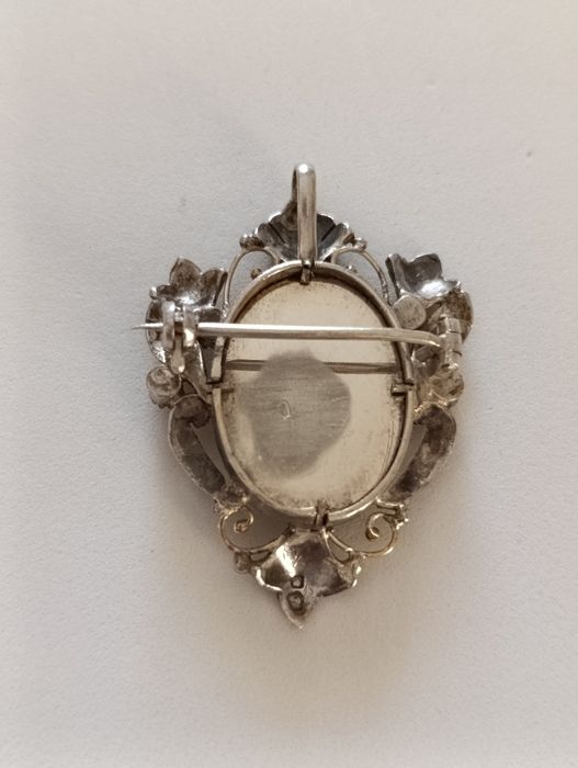 Antigo alfinete pendente em prata e ouro