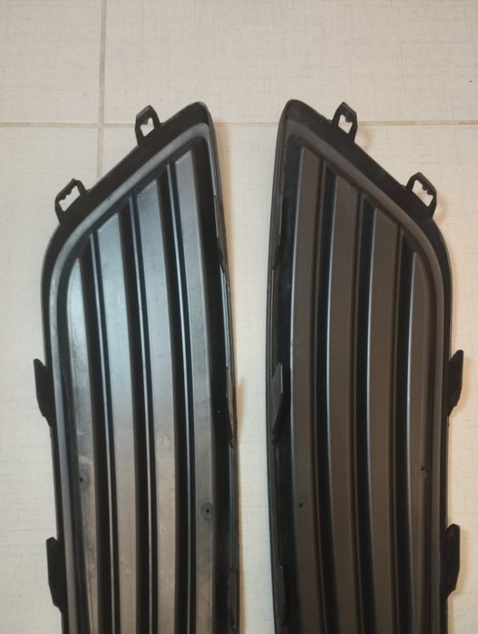 Заглушка, решітка протитуманних фар бампера Форд Фокус 3