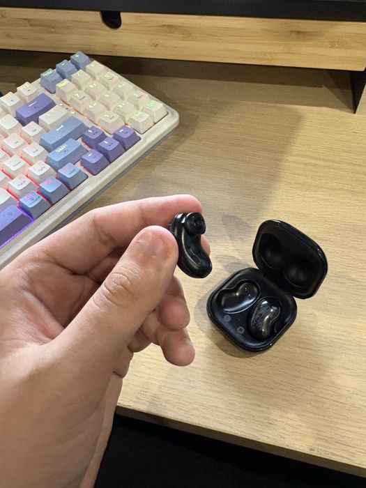 Samsung Galaxy Buds Live bezprzewodowe sluchawki Bluetooth stan dobry