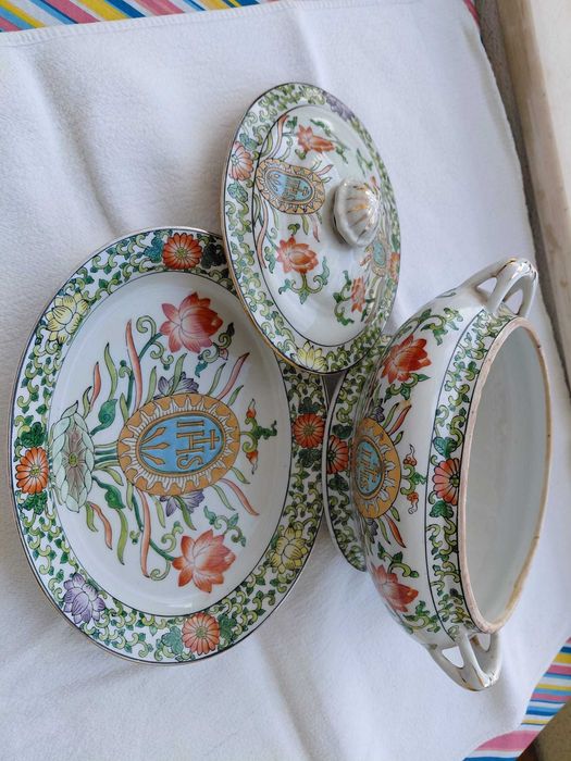 Terrina porcelana oriental símbolo Jesuítas com travessa