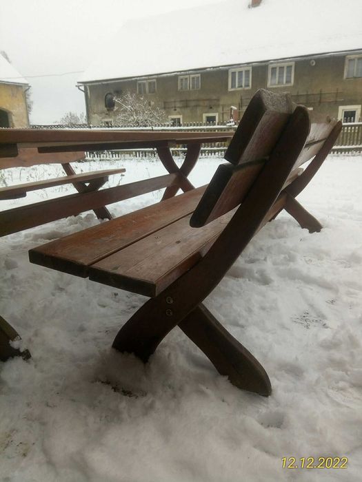 Zestaw Dębowych Mebli Ogrodowych                  < 2 ławki+stół)