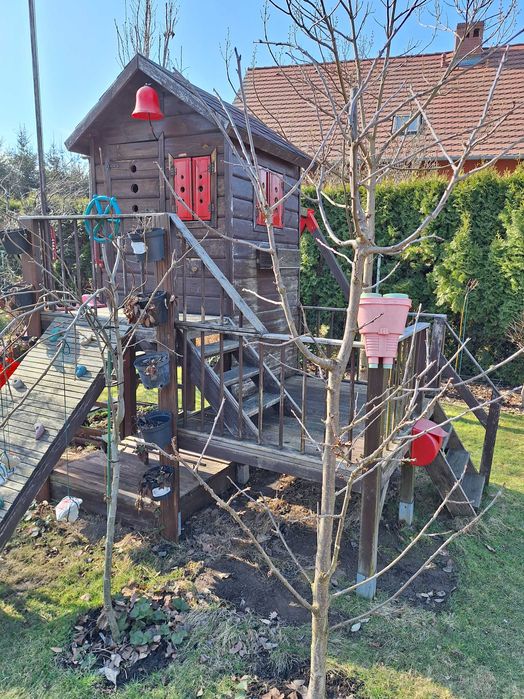 Domek dla dzieci z placem zabaw