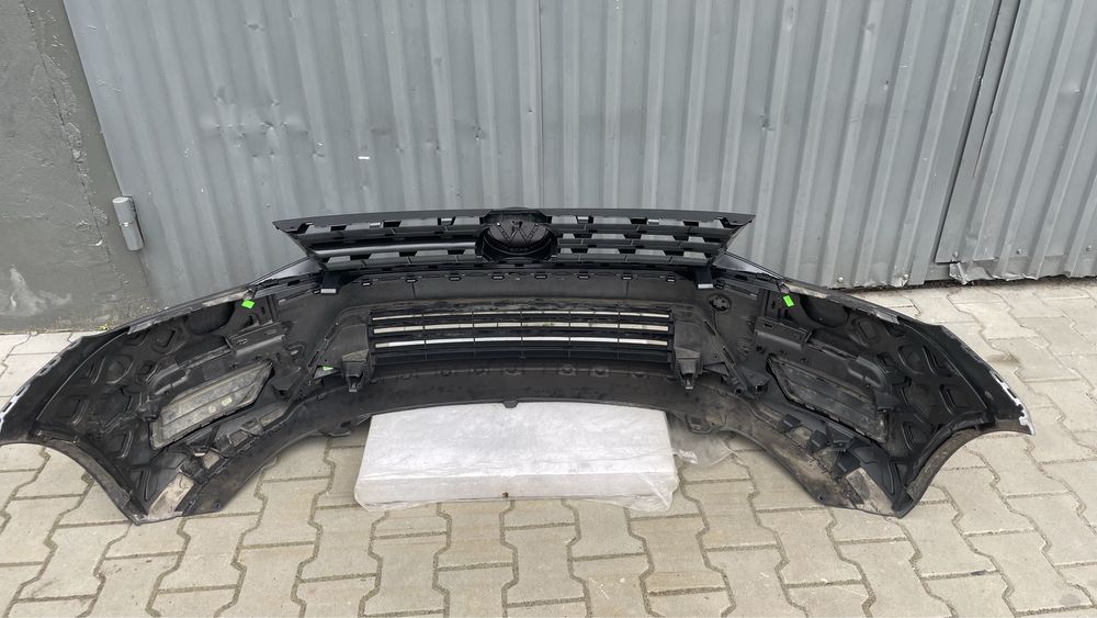 Бампер передній Caddy розборка Каді Туран
