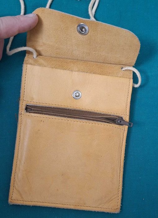 Belíssima Bolsa artesanal em couro macio, vintage